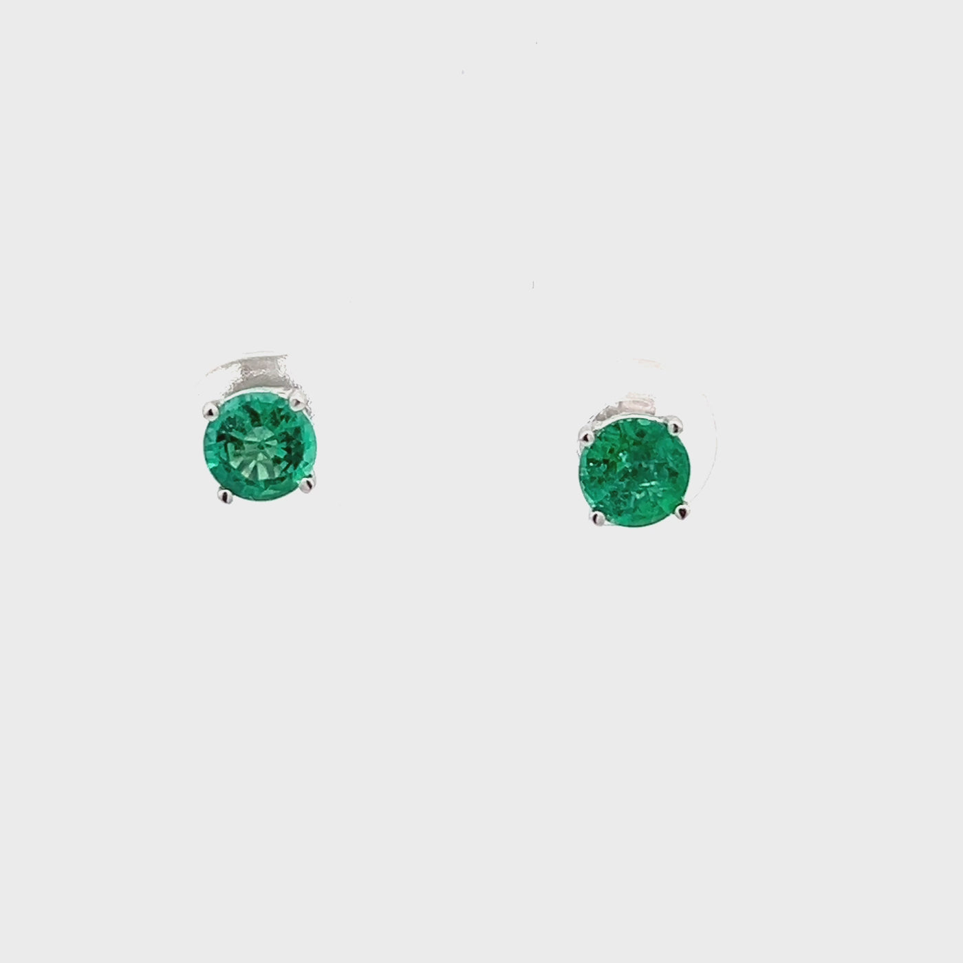 14k White Gold Round Emerald Prong Set Stud Earrings (0.98ctw.)