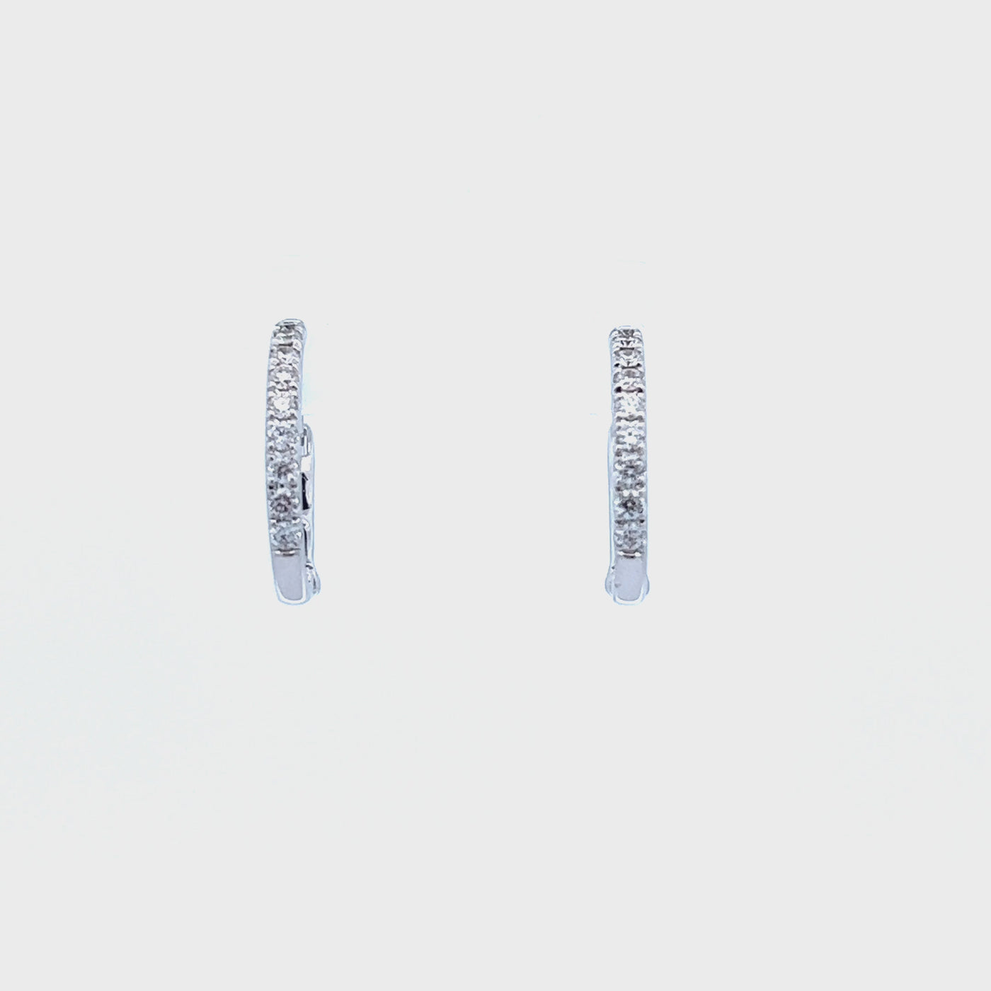 14k White Gold Round Diamond Oval Hoop Earrings (0.32ctw.)